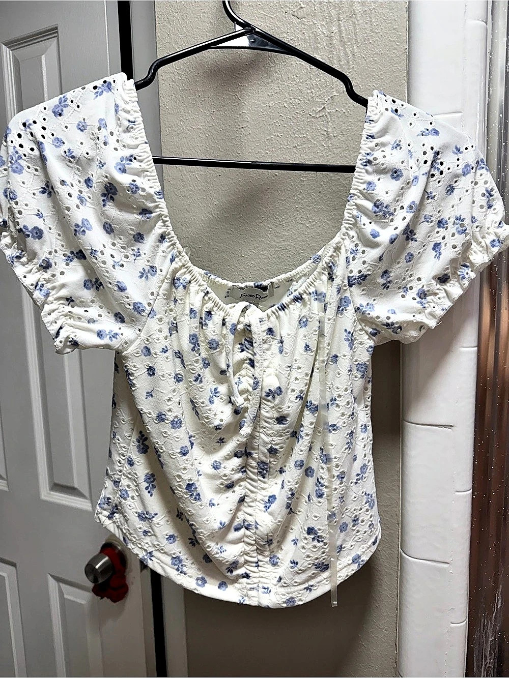 Faded Rose Floral Short Sleeve Blouse in White & Blue Large